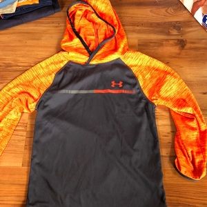 Under armour long sleeve boys shirt